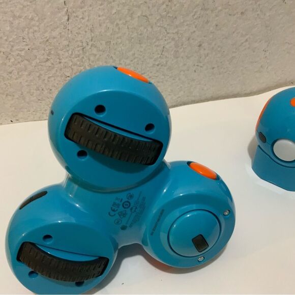 Wonder Workshop Dash Robot. - Picture 5 of 6